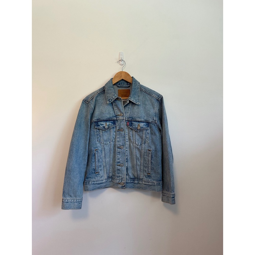 Levis Premium Original Trucker Jean Jacket in Light Wash Denim Blue | Size Small